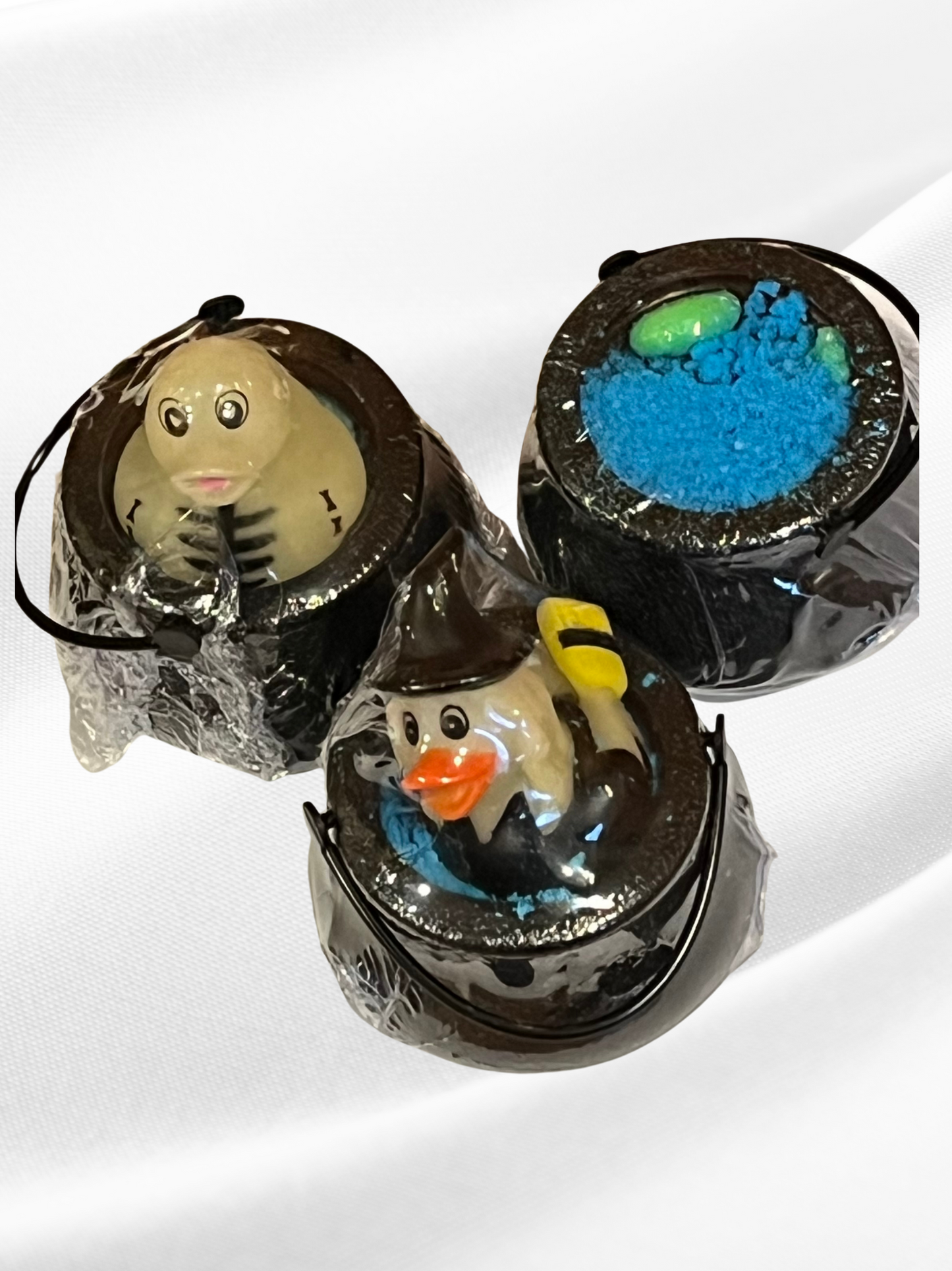 Bath Dust Black Cauldron & Toy