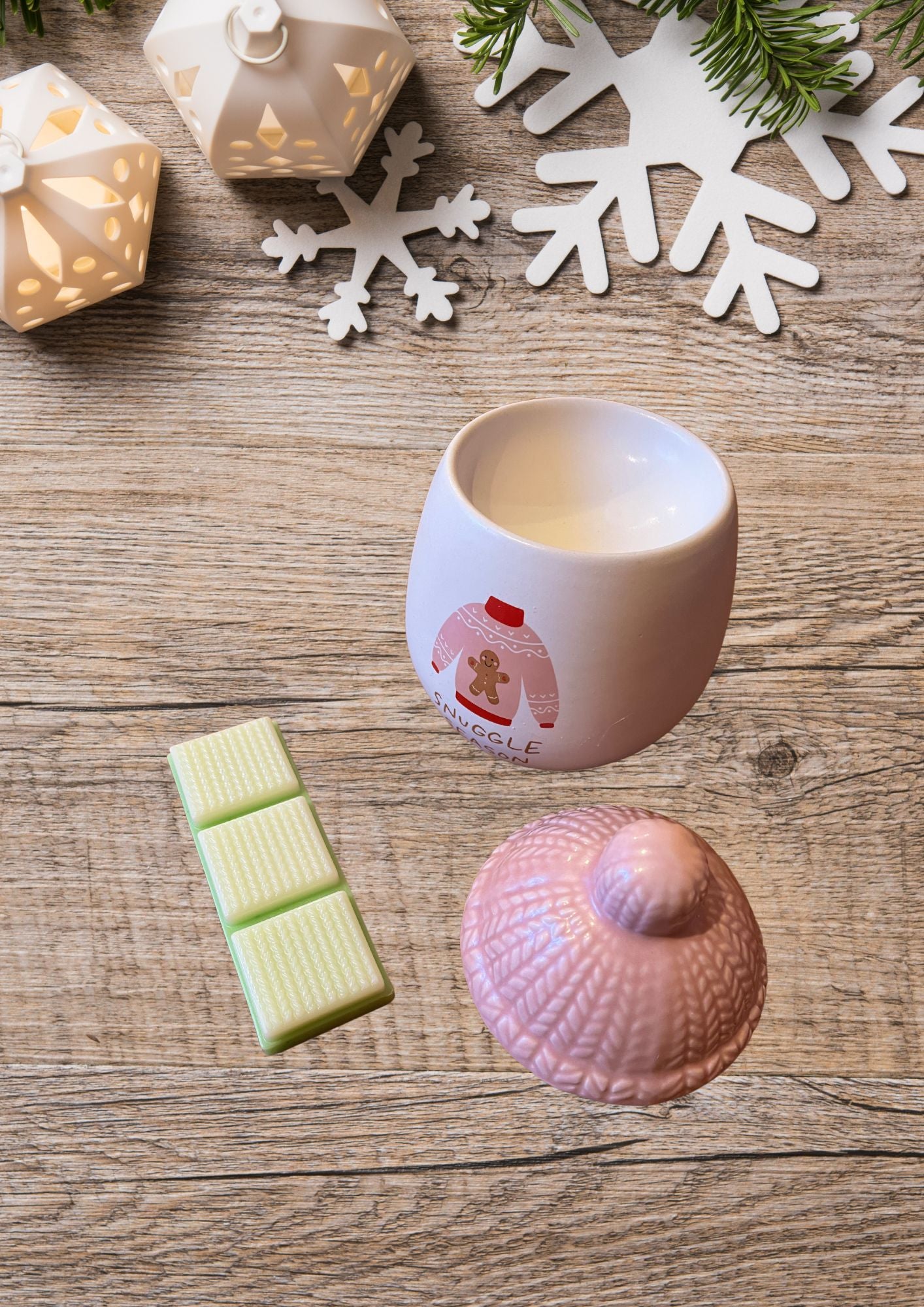 Mistletoe Kisses clamshell